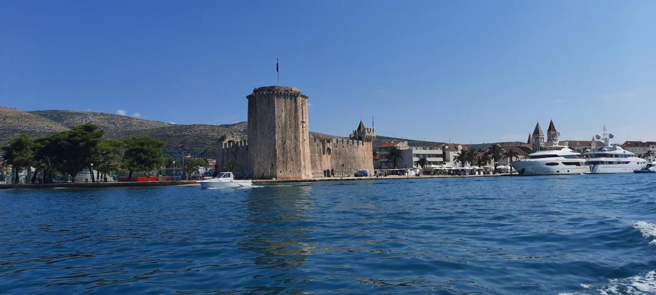 Apartment Ema Trogir Eksteriør bilde